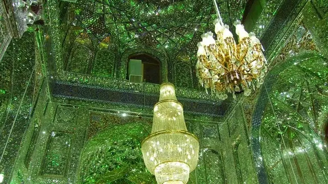Keindahan Masjid Shah Cheragh (sumber: wikipedia)