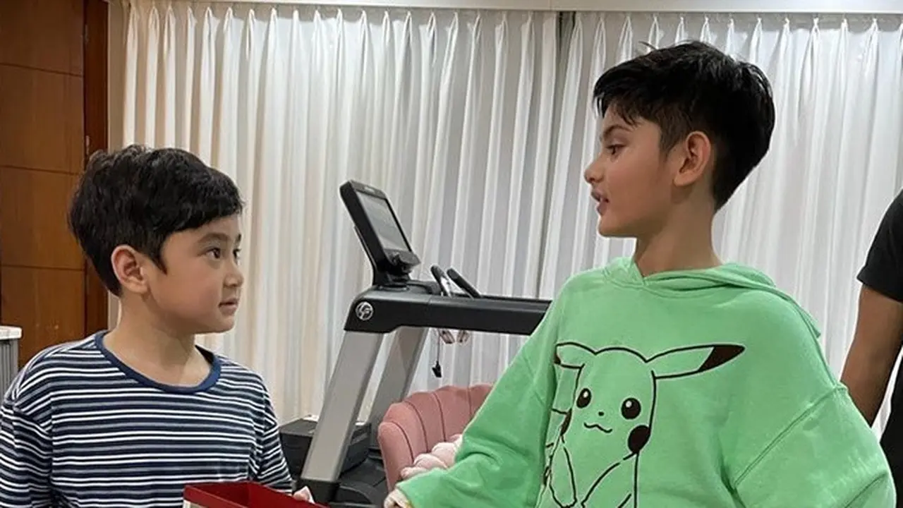 6 Momen Pertemuan King Faaz dan Rafathar, Curi Perhatian
