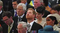 Meghan Markle dan Pangeran Harry menghadiri kebaktian di Katedral St. Paul untuk memperingati Jubilee Platinum Ratu Elizabeth II. (dok. Victoria Jones/Pool photo via AP)