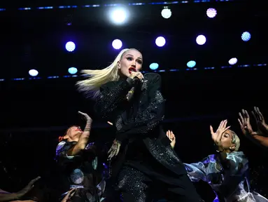 Aksi panggung penyanyi-penulis lagu asal Amerika Serikat, Gwen Stefani di Exploratorium, di San Francisco, California, 15 November 2023. (Brendan SMIALOWSKI/AFP)