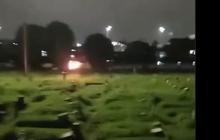 Viral Warga Tawuran Malam-Malam di Tengah Pemakaman, Bersenjata Petasan