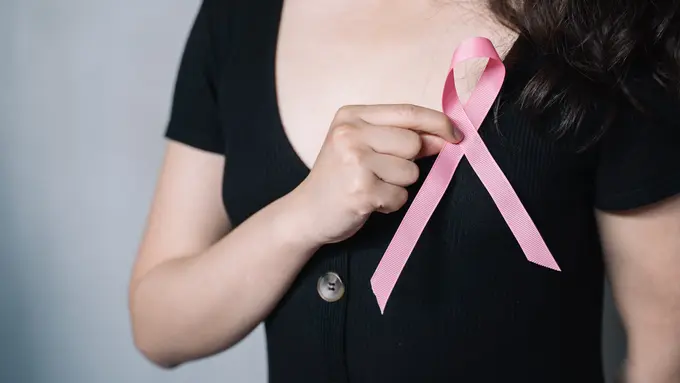 Lakukan pemeriksaan payudara baik sendiri maupun tenaga kesehatan untuk mendeteksi dini kanker payudara (Foto: ilustrasi Pexels)