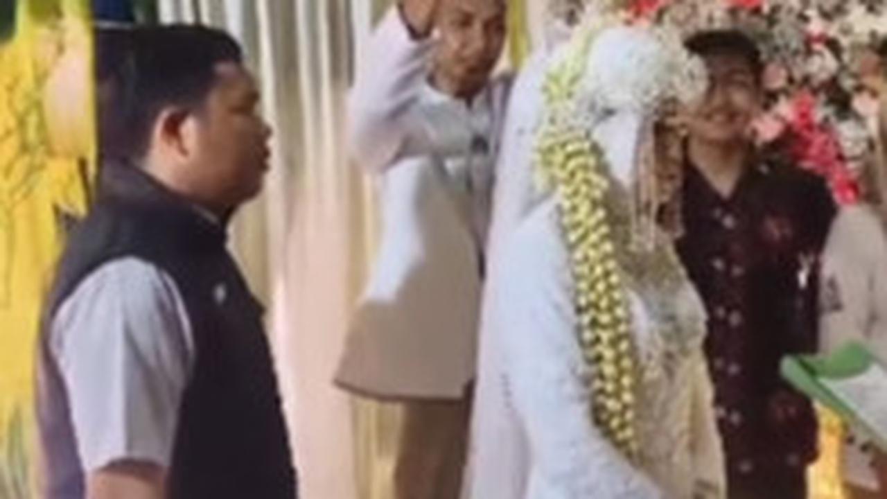 Uniknya Momen Pernikahan Ini