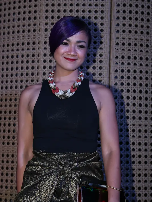 "Ya gak rutin setiap minggu. Biasanya, anak-anak kami ajak sebulan sekali atau beberapa bulan sekali yang penting mereka bisa mengerti," ujar istri Ernest Fardiyan Syarif ini. (Andy Masela/Bintang.com)