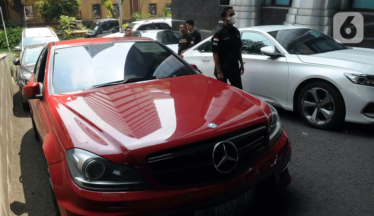 Total aset keseluruhan yang berhasil disita mencapai Rp 80 miliar lebih. (merdeka.com/Imam Buhori)