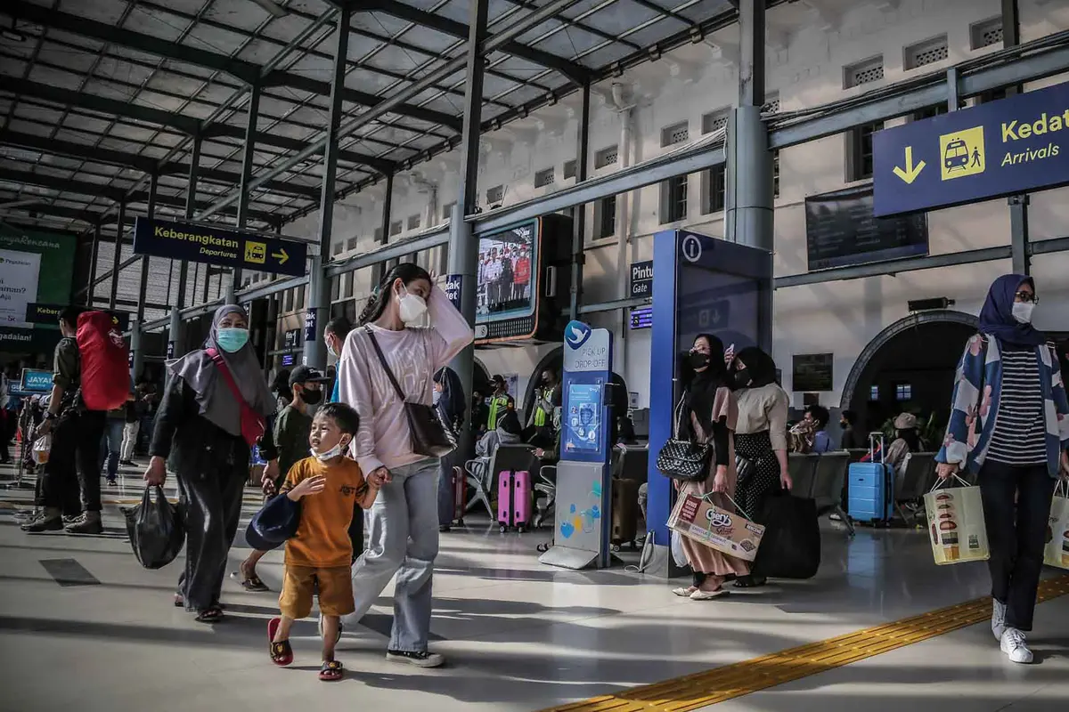 Arus Balik Mudik Lebaran 2022 di Stasiun Pasar Senen Mulai Ramai