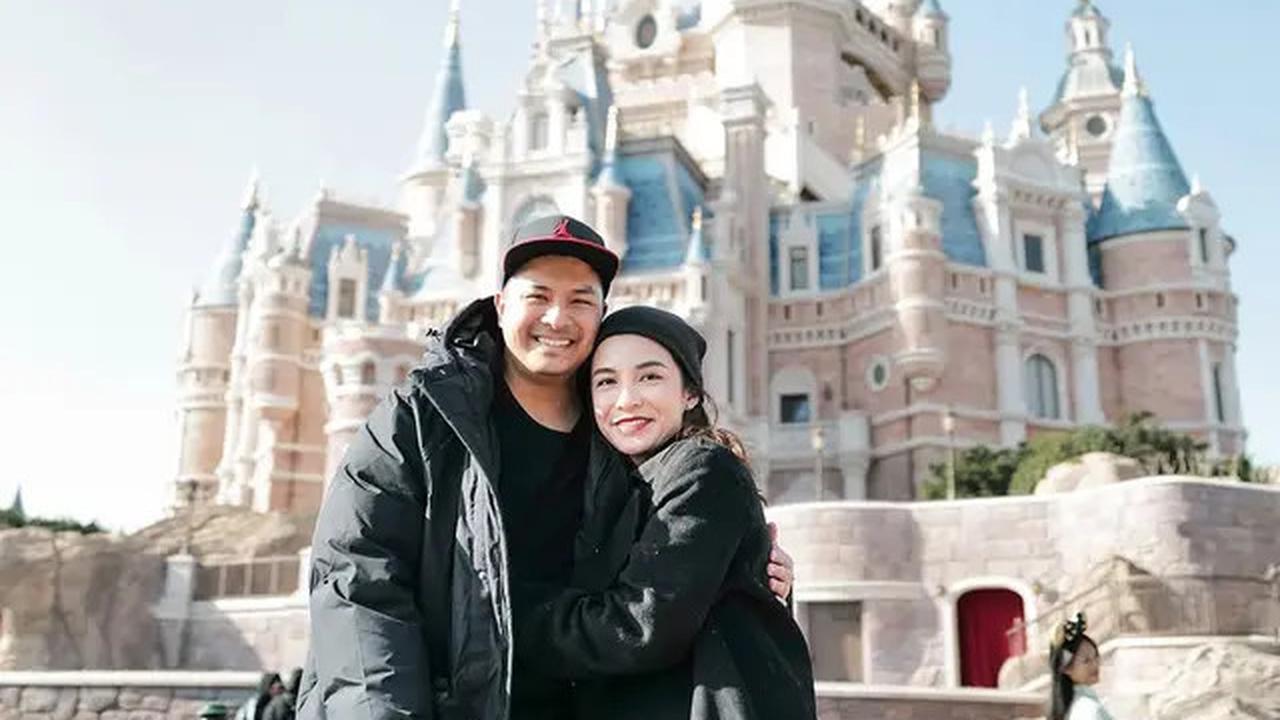 7 Potret Chelsea Olivia dan Glenn Kunjungi Spot Saat Prewedding, 10 Tahun Menikah
