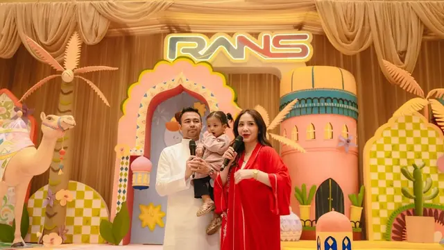 Bukber Bertema Timur Tengah Bareng Karyawan, Pesona Nagita Slavina Dibalut Outer Abaya Merah Merona