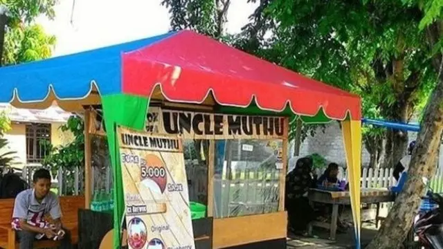 6 Potret Nama Warung Terinspirasi dari Film Ini Kocak Banget