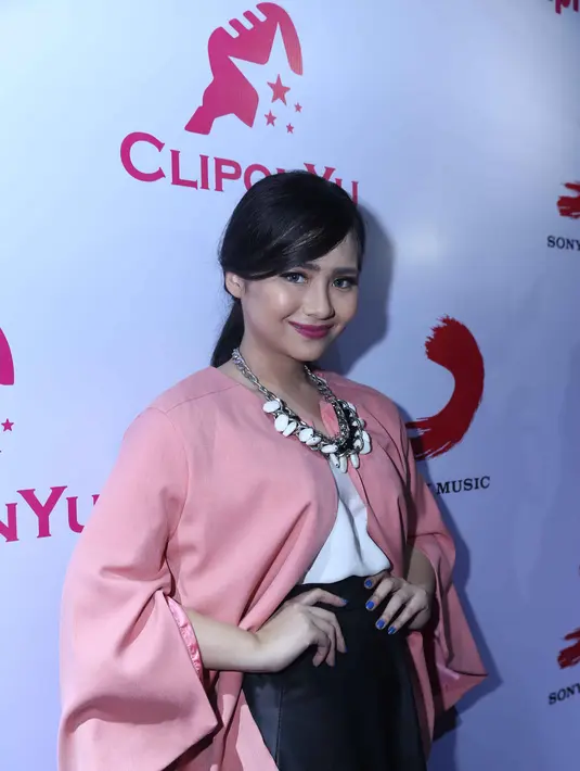 Membuka hati tak berarti Gita ngebet untuk segera mendapatkan pacar. Justru kini dia tengah memperbanyak teman dari berbagai kalangan. "Sekarang lagi memperbanyak temen dan punya waktu untuk main sama teman-teman," tandas Gita. (Nurwahyunan/Bintang.com)