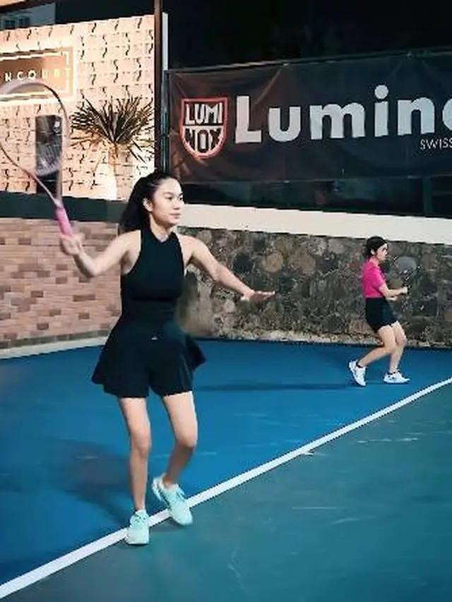 Disebut Multitalenta, Ini 7 Potret Azizah Salsha Tekuni Olahraga Tenis Lapangan