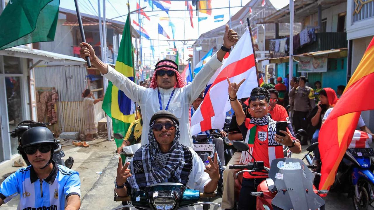 FOTO: Ratusan Warga Gelar Konvoi Sambut Piala Dunia 2026 k