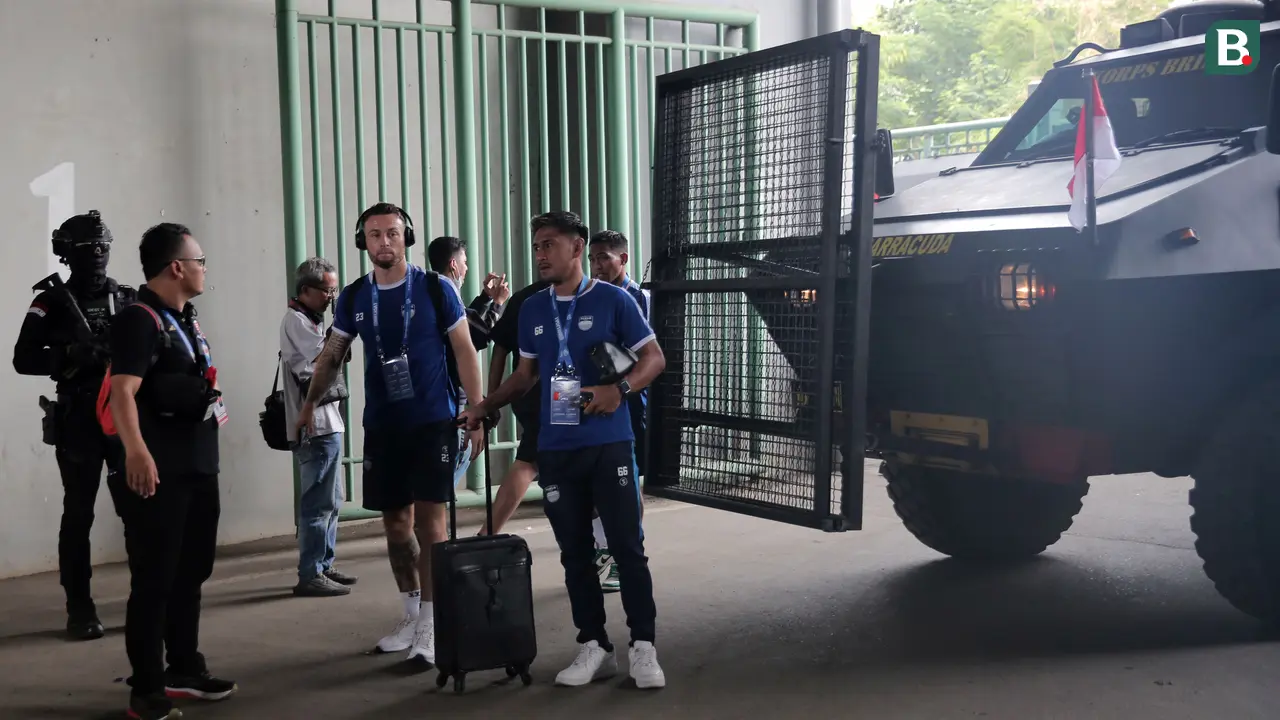 Foto: Penampakan Skuad Persib Bandung saat Tiba di Stadion Patriot Candrabhaga Menggunakan Barracuda Jelang Bentrok Kontra Persija