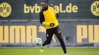 Sesi latihan Borussia Dortmund dikejutkan dengan hadirnya manusia tercepat di bumi, Usain Bolt, yang turut berlatih. (dok. Borussia Dortmund)