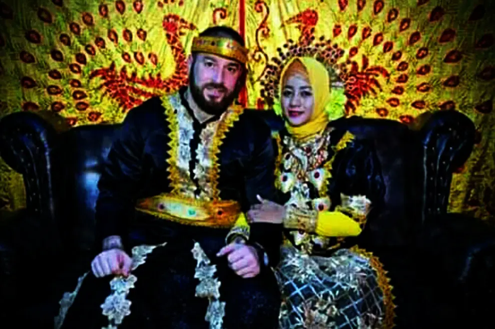 Warganet dihebohkan dengan pria Turki menikahi gadis Bugis di Desa Horongkuli, Kecamatan Toari, Kabupaten Kolaka, Sulawesi Tenggara. (Capture: Facebook/Istimewa/Liputan6.com/Apriawan)