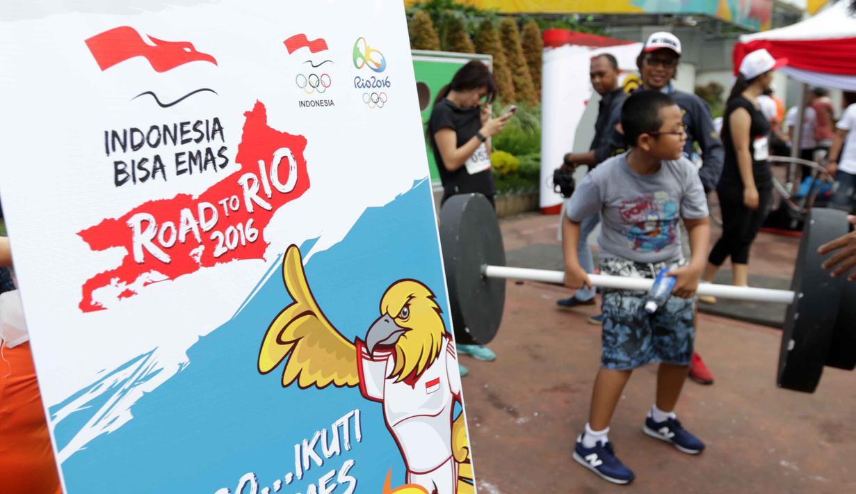 Anak-anak mengikuti games kampanye Indonesia Bisa Emas, Road to Rio 2016 di Senayan, Jakarta, Minggu (20/3/2016). (Bola.com/Nicklas Hanoatubun)