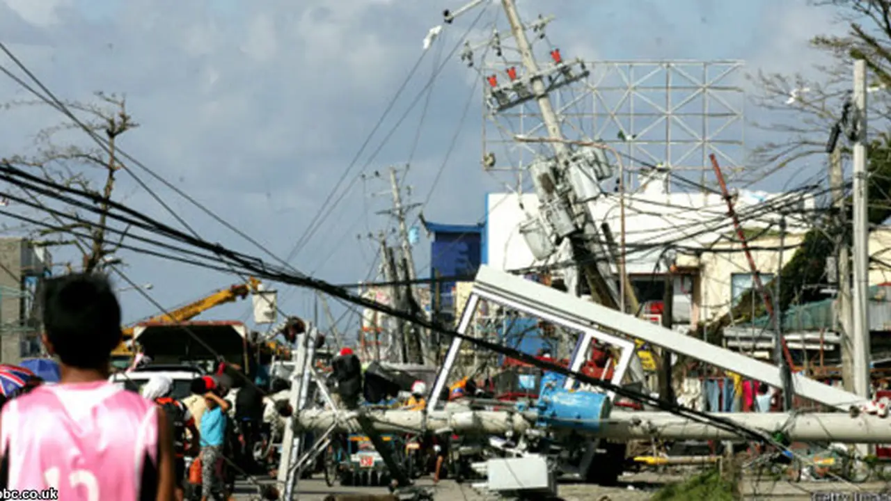 topan-haiyan-bbc-131111c.jpg