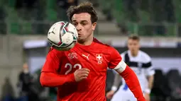 Xherdan Shaqiri. Gelandang Timnas Swiss berusia 29 tahun ini menjalani debutnya pada Maret 2010. Hingga kini telah mengoleksi 91 caps dengan torehan 23 gol. Bersama Liverpool musim ini hanya bermain dalam 22 laga di semua kompetisi dengan torehan 1 gol dan 4 assist. (Foto: AFP/Fabrice Coffrini)