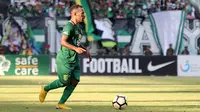 Pemain sayap Persebaya, Ferinando Pahabol. (Bola.com/Aditya Wany)