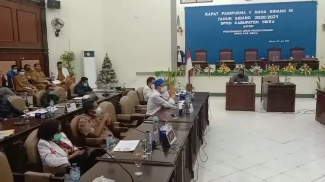 16 organisa16 profesi kesehatan Kabupaten Sikka, mengikuti Rapat Dengar Pendapat (RDP), di ruangan sidang DPRD Sikka, NTT. (liputan6.com/ Dionisius Wilibardus)