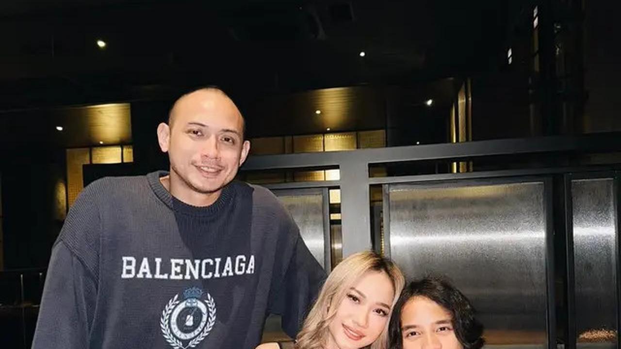 6 Potret Dinner Romantis BCL dan Tiko Aryawardhana Selama Setahun hingga Anniversary
