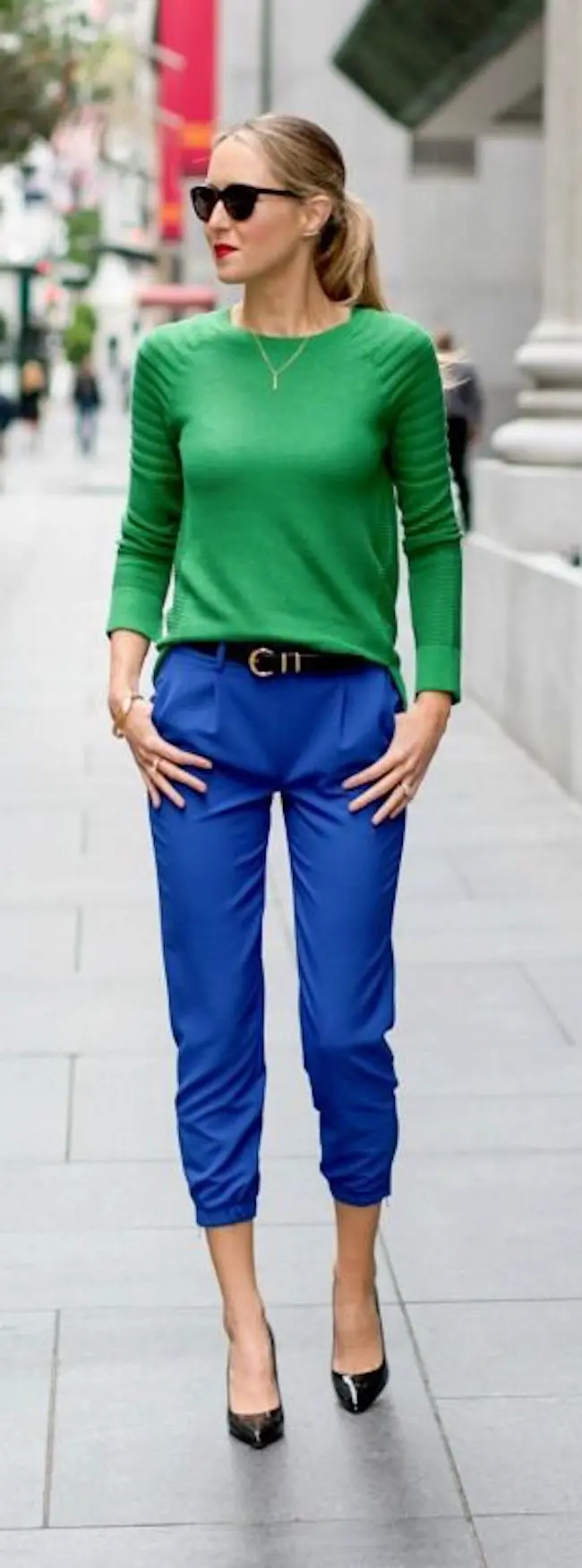 Inspirasi gaya busana dengan colorful pants. (sumber foto: memorandum.com/pinterest)