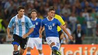 Italia vs Argentina terancam batal digelar. Laga persahabatan ini rencananya akan digelar pada Maret 2018. (AFP/VINCENZO PINTO)