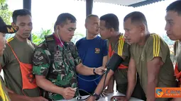 Citizen6, Sidoarjo: Seluruh anggota Denmako Pasmar-1 mengikuti samapta A dan B untuk semester pertama 2012 yang dilaksanakan di lapangan Apel Brigif-1 Mar Gedangan Sidoarjo oleh anggota Jasrek Pasmar-1, Jumat (1/6). (Pengirim: Budi Abdillah)

