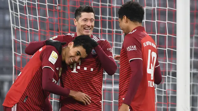 Foto: Cetak Gol Lagi, Lewandowski Lampaui Rekor Mueller dan Samai Rekor Cristiano Ronaldo