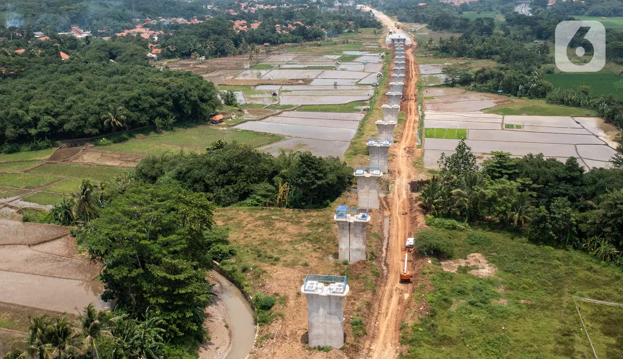Suasana proyek Tunnel 2 Kereta Cepat Jakarta-Bandung di Desa Bunder, Jatiluhur, Kabupaten Purwakarta, Jawa Barat, Kamis (27/1/2022). Hingga saat ini, sudah 10 dari 13 tunnel berhasil tembus. (Liputan6.com/Herman Zakharia)