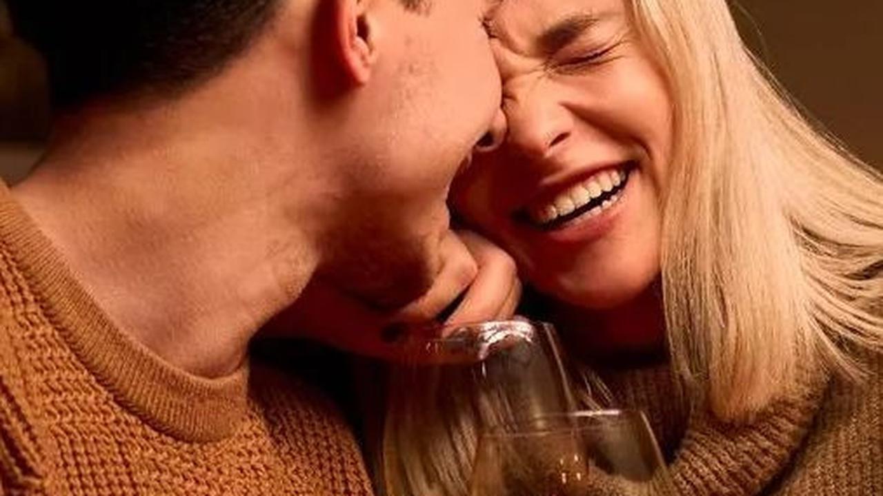 59. Sebenarnya pacar orang itu juga pacar kita, karena kita kan juga orang.<br><br>60. Berulang tahun memang indah. Akan tetapi lebih indah jika berulang kali bersamamu.<br>