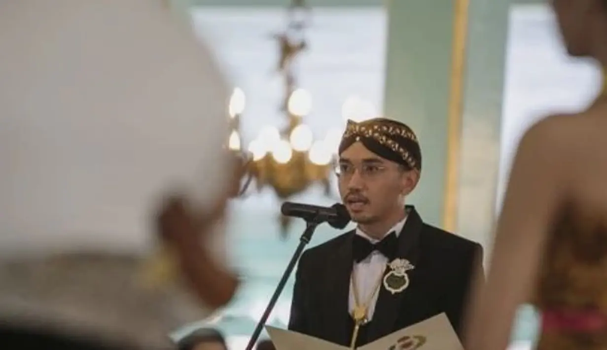 Pada pengukuhan itu, sang ibu, Prameswari Dalem Gusti Kanjeng Putri Mangkunegara IX meminta putra bungsunya selalu memberikan ketenteraman bagi Pura Mangkunegaran.