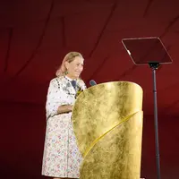 Intip cerita Miuccia Prada pertahankan legasi bisnis fashion keluarga yang jadi ikon global (Prada)