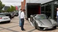 Borong 3 Porsche Senilai Rp 9,8 Miliar, Apa Niatan Pria Ini?