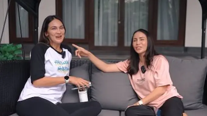 Luna Maya dan Momo Geisha
