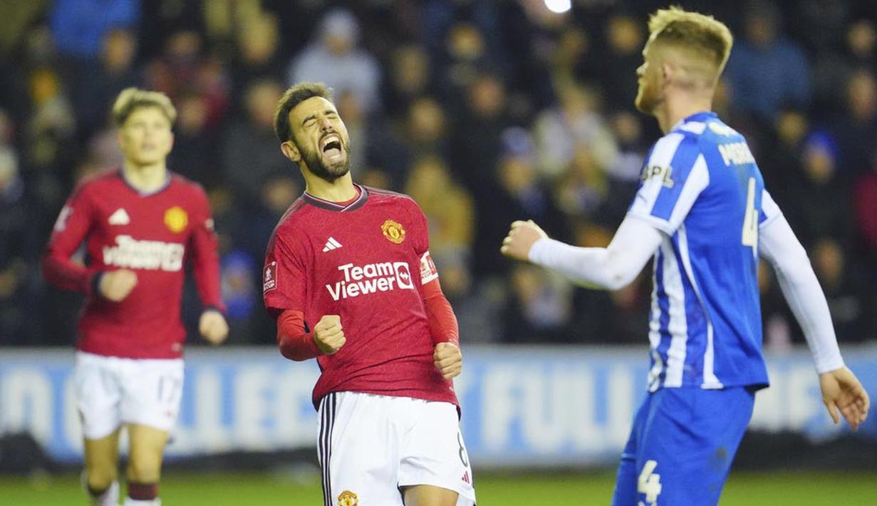 Bruno Fernandes bermain impresif pada laga ini. Gelandang asal Portugal tersebut menjadi kreator serangan Manchester United dengan menciptakan enam peluang mencetak satu gol dari penalti. (AP Photo/Jon Super)