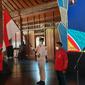 Menpora Zainudin Amali mengukuhkan kontingan Indonesia untuk ajang ASEAN Para Games 2022 di Pendapi Gede, Balai Kota Solo, Senin (25/7).(Liputan6.com/Fajar Abrori)