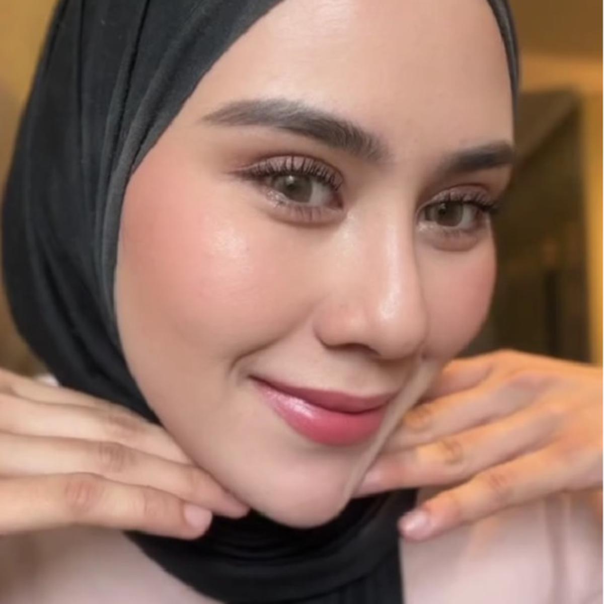 Tutorial Makeup Flawless dan Cantik ala Syahnaz Sadiqah (credit: TikTok/syahnazsadiqah)