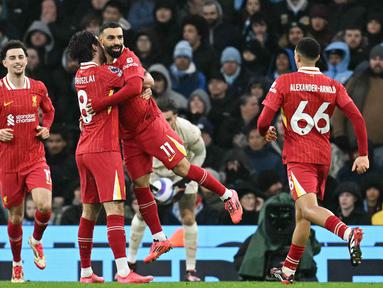 Mohamed Salah menjadi aktor kemenangan Liverpool saat mengancurkan Manchester City dalam lanjutan Liga Inggris 2024/2025 di Etihad Stadium, Minggu (23/2/2025) malam WIB. (AFP/Paul Ellis)