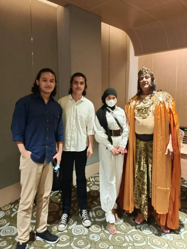 Jarang Tersorot, Ini 6 Potret Anto Wijaya Pemeran Angling Dharma Bersama Anaknya
