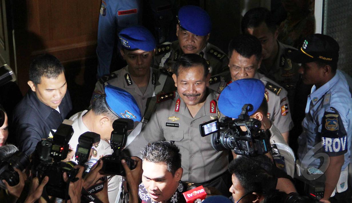 Komjen Pol Badrodin Haiti memberikan keterangan pers usai mengikuti Uji kelayakan dan kepatutan (fit and proper test) calon Kapolri di Komisi III DPR, Jakarta, Kamis (16/4/2015). (Liputan6.com/Helmi Afandi)