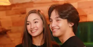 Beradu akting dalam film surat cinta untuk starla membuat jefri nichol dan Caitlin halderman shock