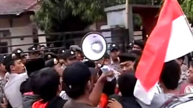 Demo Mahasiswa Tuntut Tuntaskan Kasus Korupsi Ricuh