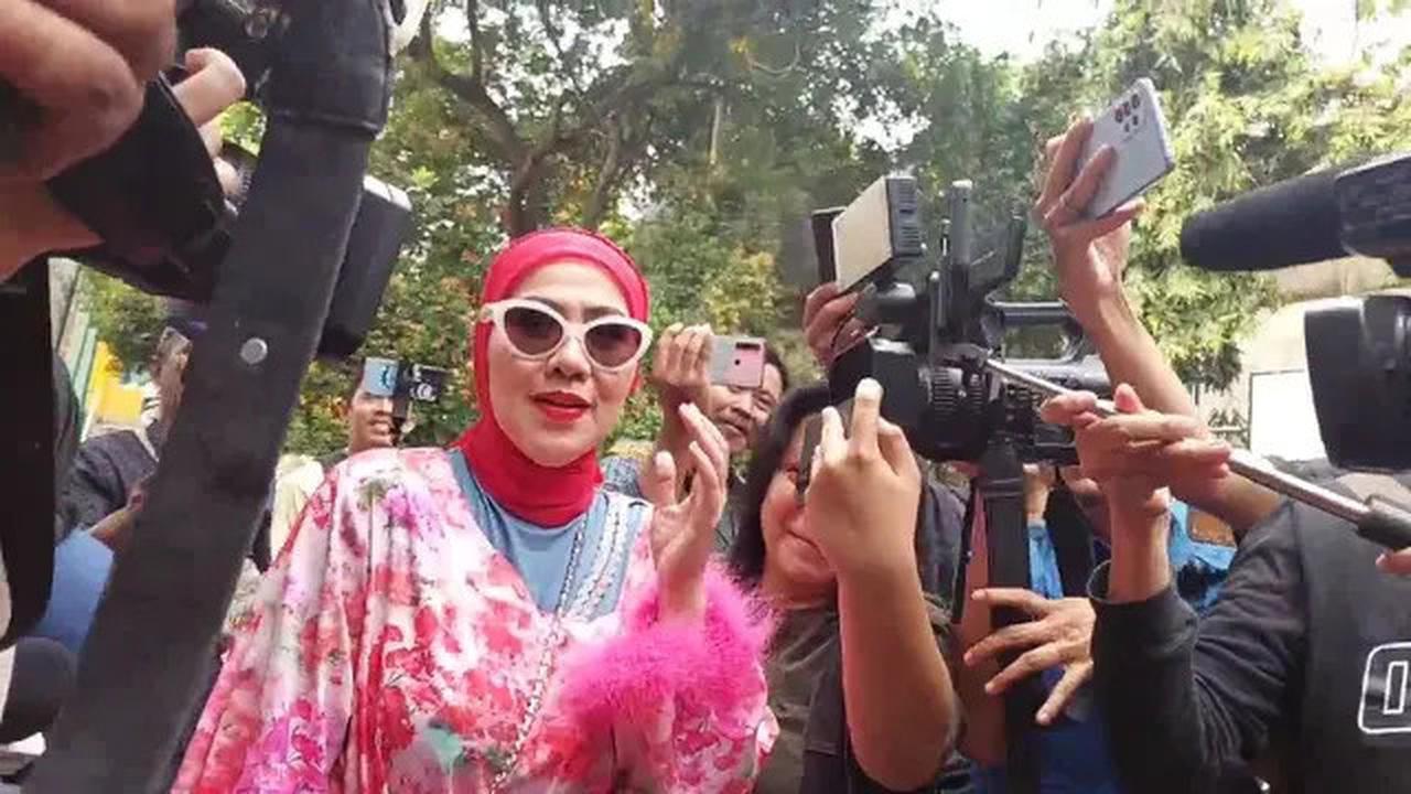 Venna Melinda Tampil Menyala di Sidang Gugatan Cerainya Terhadap Ferry Irawan