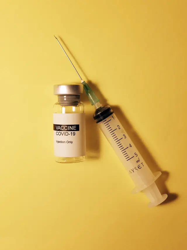 Ilustrasi Vaksin Covid-19  (FOTO: Unsplash.com/Hakan Nural).