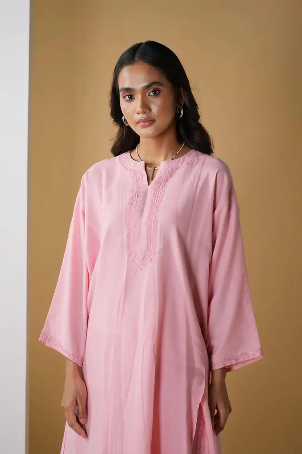 10 Gamis Kaftan Simple Mewah Terbaru 2025 untuk Tampil Anggun di Setiap Acara