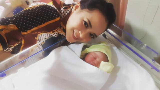 Sheza Idris Lahirkan Anak Pertama