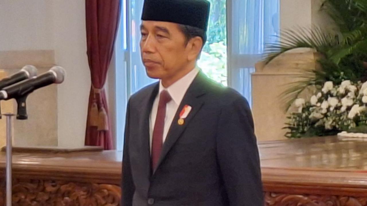 Jokowi Kukuhkan Anggota Paskibraka HUT ke-78 RI di Istana