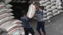 Naiknya harga beras telah merambah ke semua daerah. Harga beras medium paling mahal dibanderol Rp30.000 per kg di Kabupaten Puncak, Papua. (Liputan6.com/Angga Yuniar)