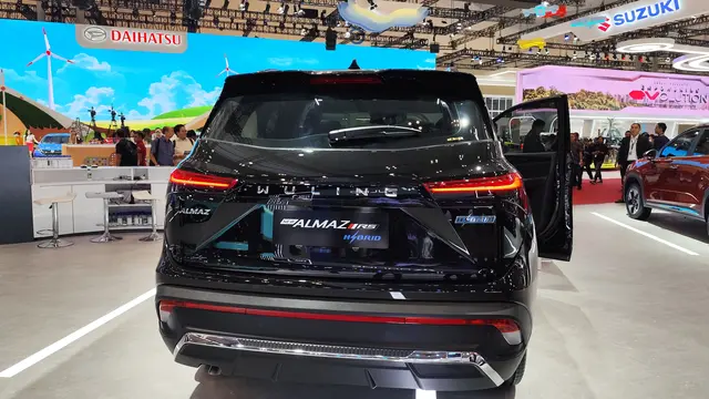 Wuling New Almaz RS Pro Hybrid.